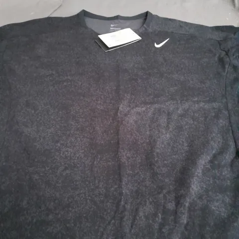 NIKE LOOSE FIT BLACK T-SHIRT - SMALL