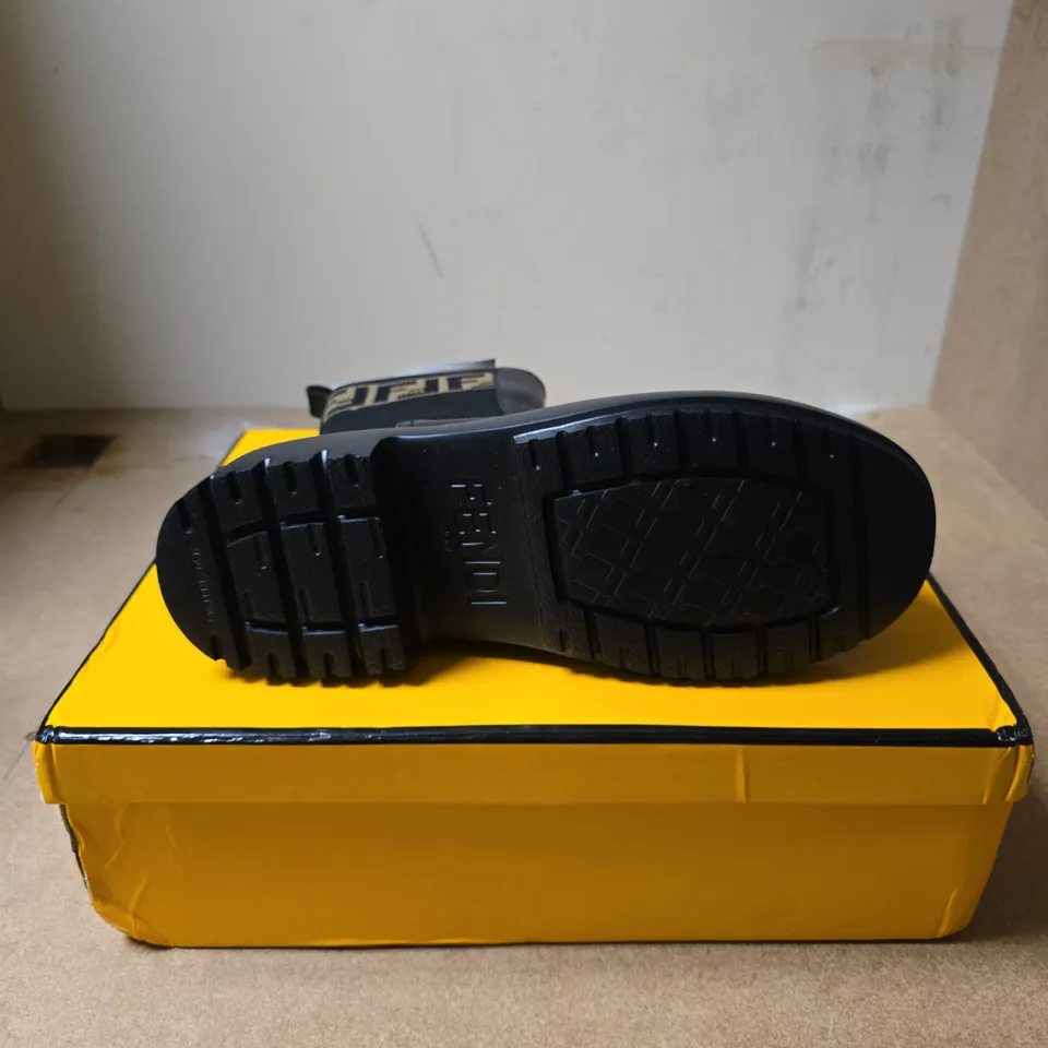 FENDI BLACK LEATHER ANKLE BOOTS WITH KNIT LOGO BAND – UK 6 