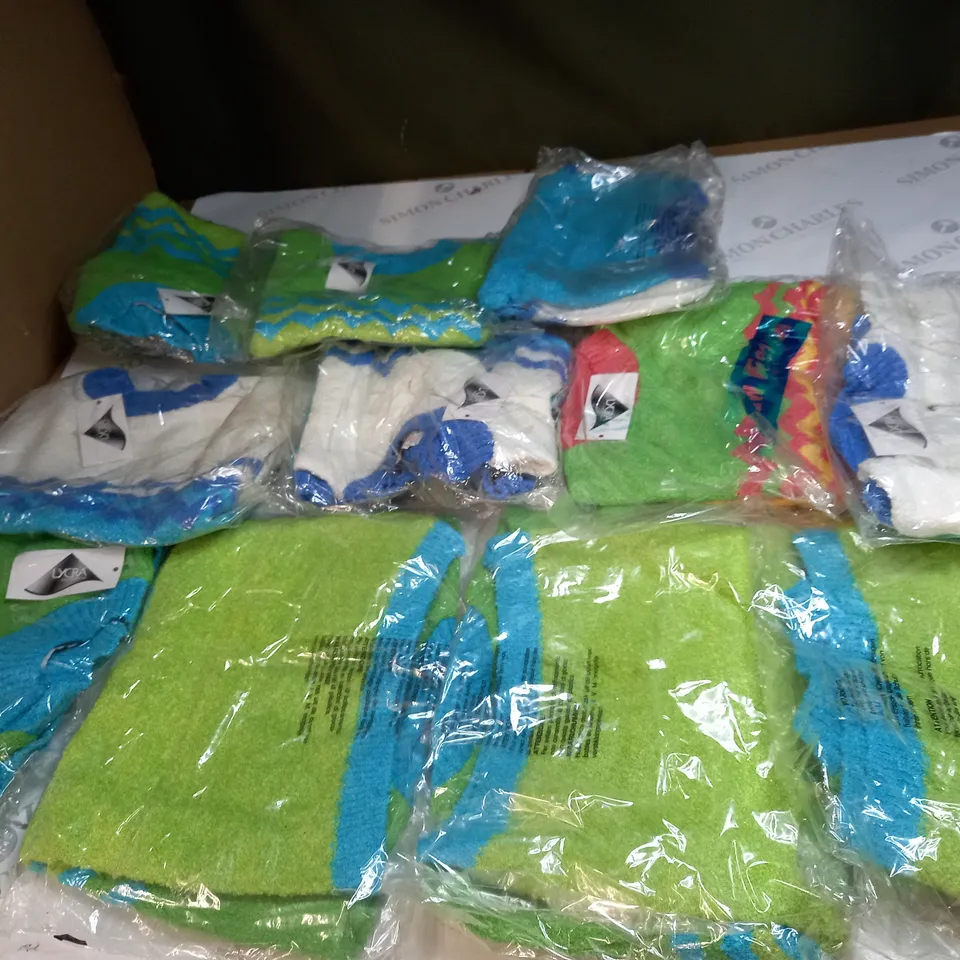 LOT OF APPROX 10 ASSORTED CLOTHING ITEMS IN VARIOUS SIZES