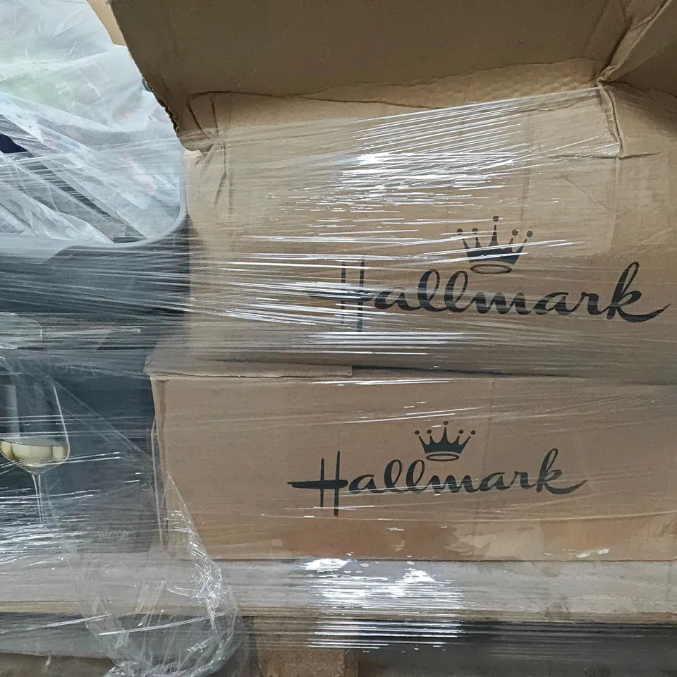 PALLET OF ASSORTED HOUSEHOLD ITEMS TO INCLUDE SOLAR INSECT HOUSES, SUPER HERO MULTI-PACKS, AVENGERS SEAT TOPS AND DECORATIVE VASE