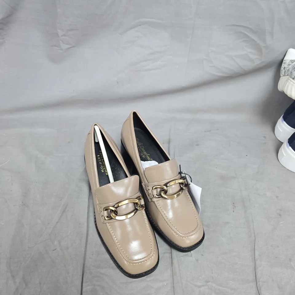 BOX OF APPROXIMATELY 20 PAIRS OF SHOES INCLUDING:BLUE ZIP TRAINERS, SILVER FLORAL TRAINERS AND BROWN HEELED LOAFER