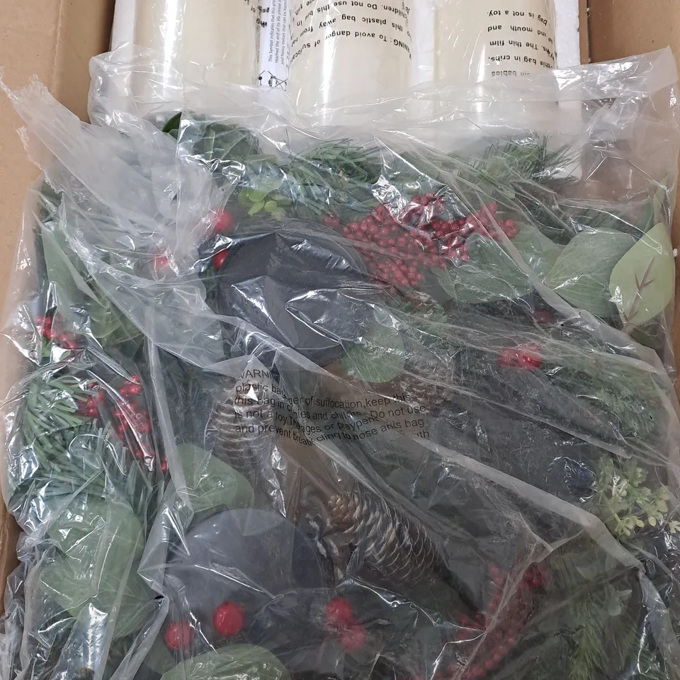 FLAMELESS CANDLES AND WREATH SET 