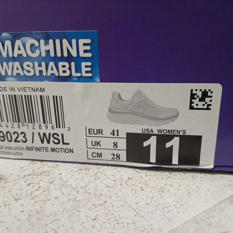 BOXED PAIR OF SKECHERS D'LUX WALKER WOMEN'S TRAINERS - UK 8
