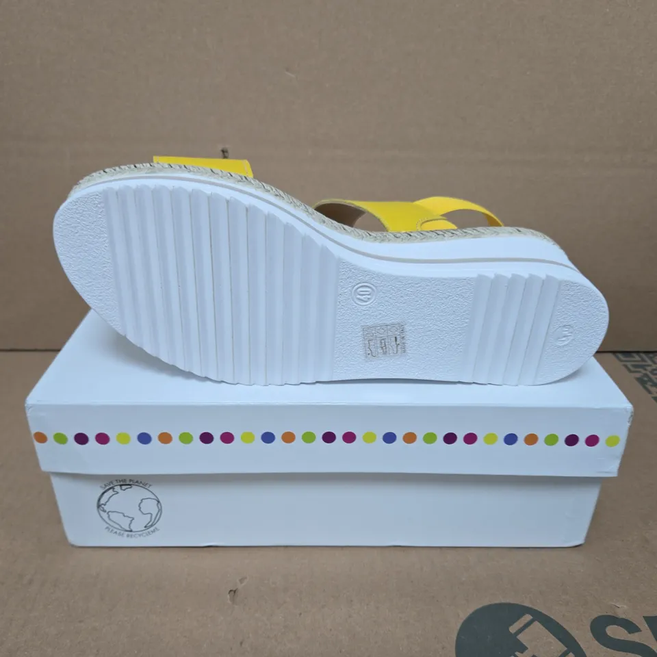 ADESSO MONICA BUCKLE STRAP WEDGE SANDAL SIZE 7