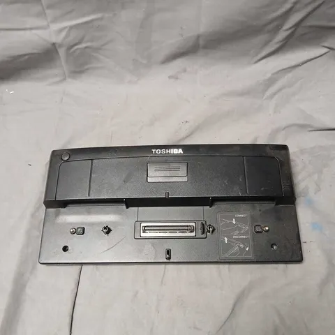 TOSHIBA ADVANCED PORT REPLICATOR PA3082E-1PRP DOCKING STATION