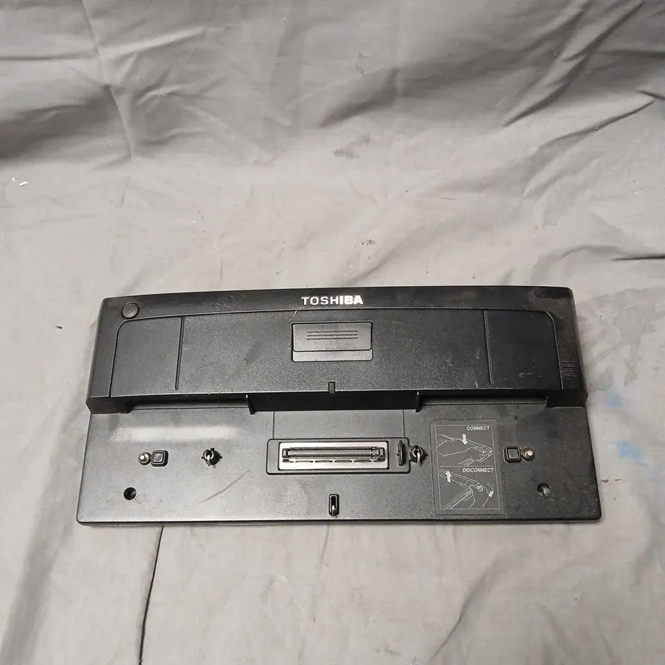TOSHIBA ADVANCED PORT REPLICATOR PA3082E-1PRP DOCKING STATION