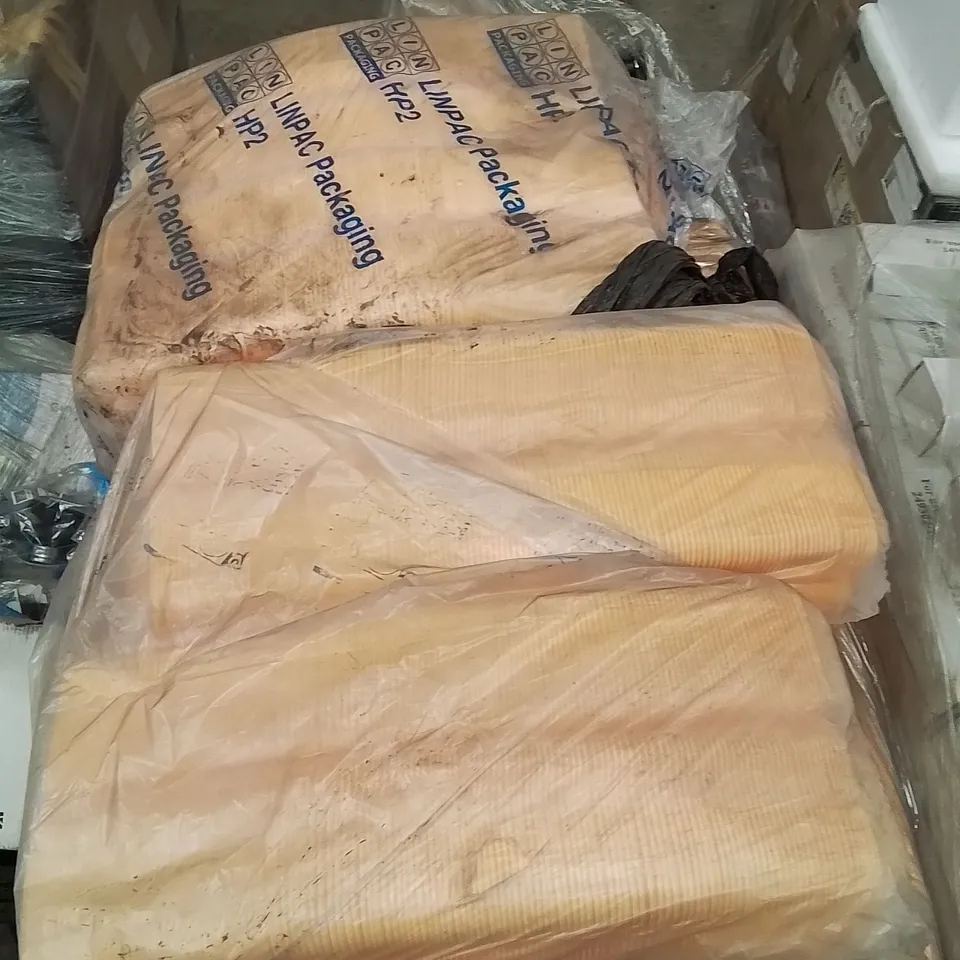 PALLET CONTAINING LARGE QUANTITY OF POLYSTYRENE BURGER/FOOD CONTAINERS 