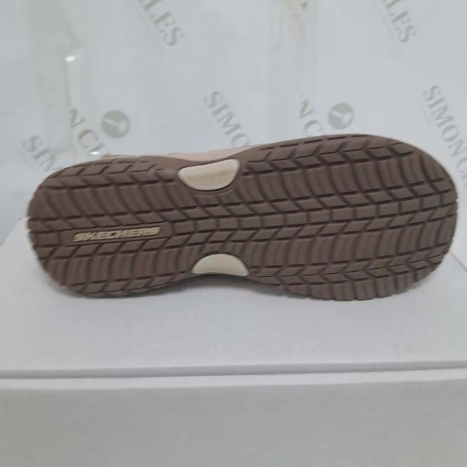 BOXED PAIR OF SKECHERS WALKING SANDALS SIZE 6