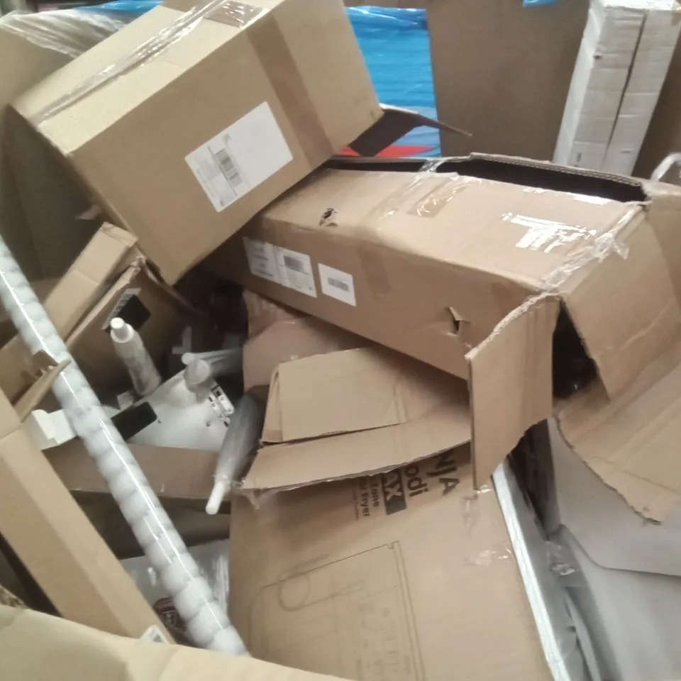 PALLET OF ASSORTED ITEMS INCLUDING ACCSTORE NON WOVEN FABRIC WARDROBE, GETFIT PREMIUM DOUBLE AIR BED, TOILET SEAT, HEATING BLANKET, HYGGER AQUARIUM LIGHT, NINJA FOODI 9.5L AIR FRYER
