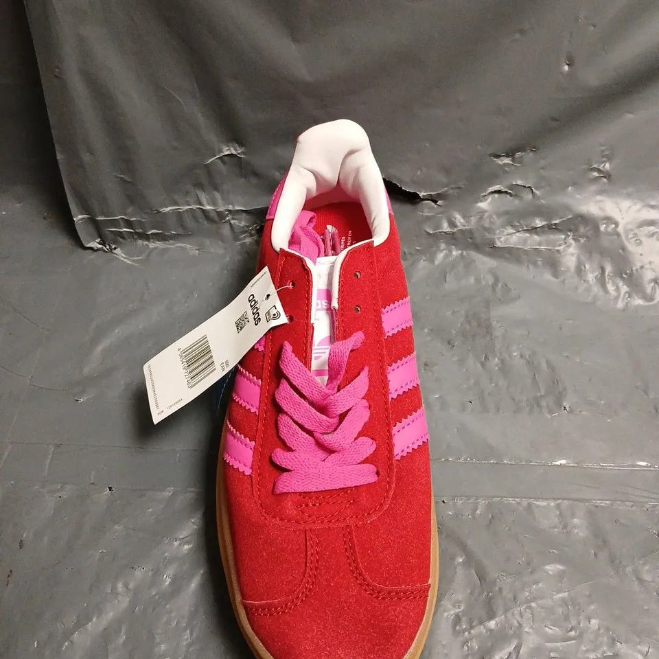 PAIR OF ADIDAS GAZELLE TRAINERS IN RED/PINK - 6