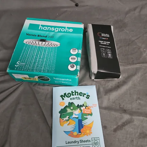 BOX OF APPROX 15 HOUSEHOLD ITEMS TOO INCLUDE SHOWER HEAD, LAUNDRY SHEETS, RIG BOX, ETC