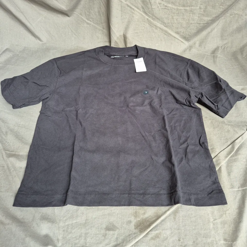 HOLLISTER HEAVYWEIGHT BOXY CROP FIT TEE IN WASHED BLACK SIZE S