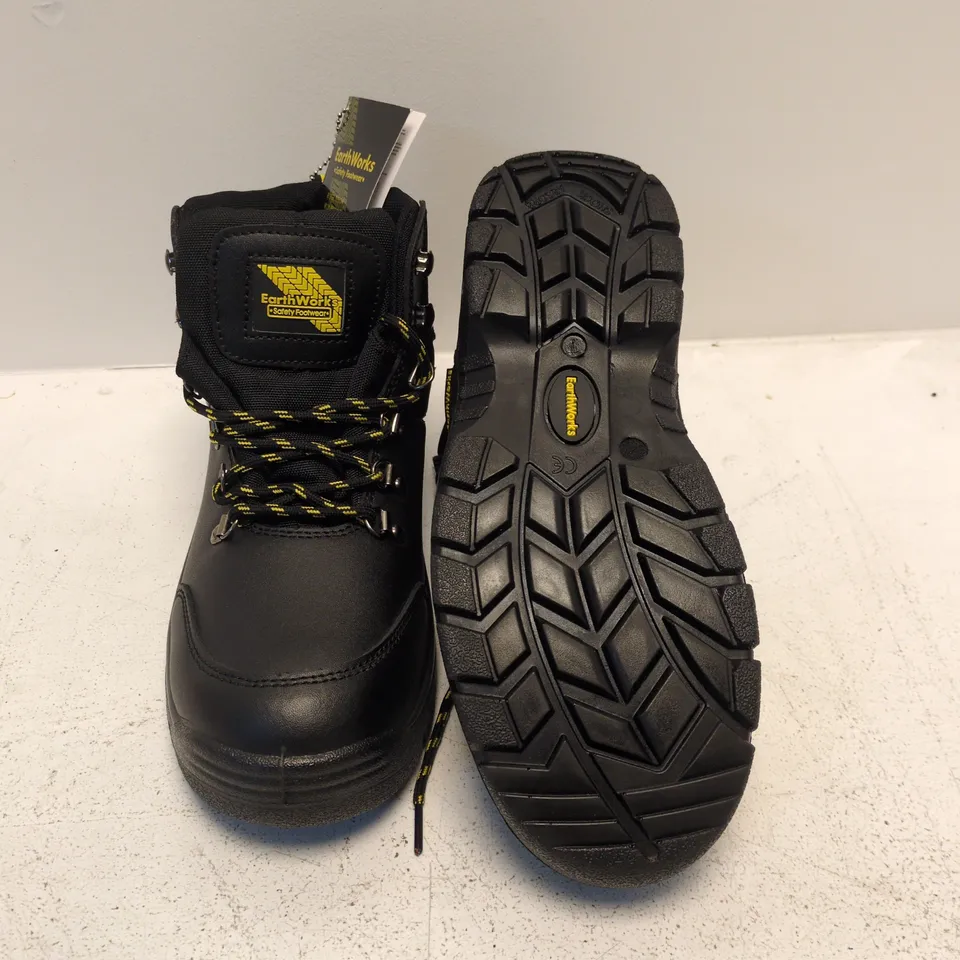 EARTHWORKS SAFETY BOOTS – BLACK LEATHER WITH RUGGED TREAD SOLE