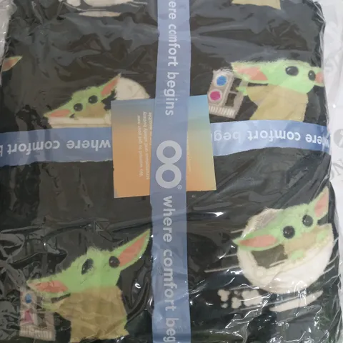 OODIE HOODED OVERSIZED BLANKET YODA