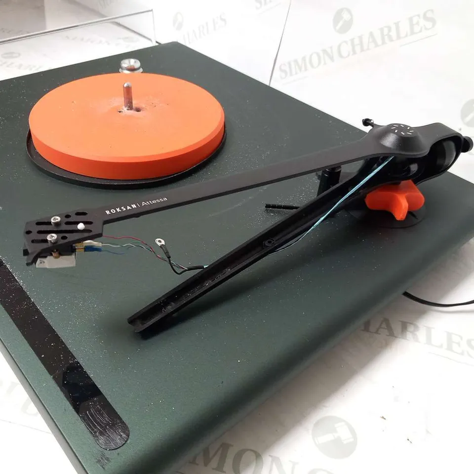 ROKSAN ATTESSA TURNTABLE (HERITAGE GREEN) TURNTABLE