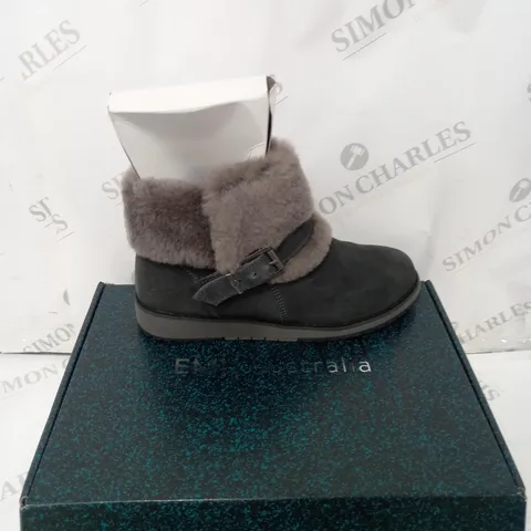 EMU AUSTRALIA OXLEY FUR CUFF ANKLE BOOTS, DARK GREY - SIZE 4