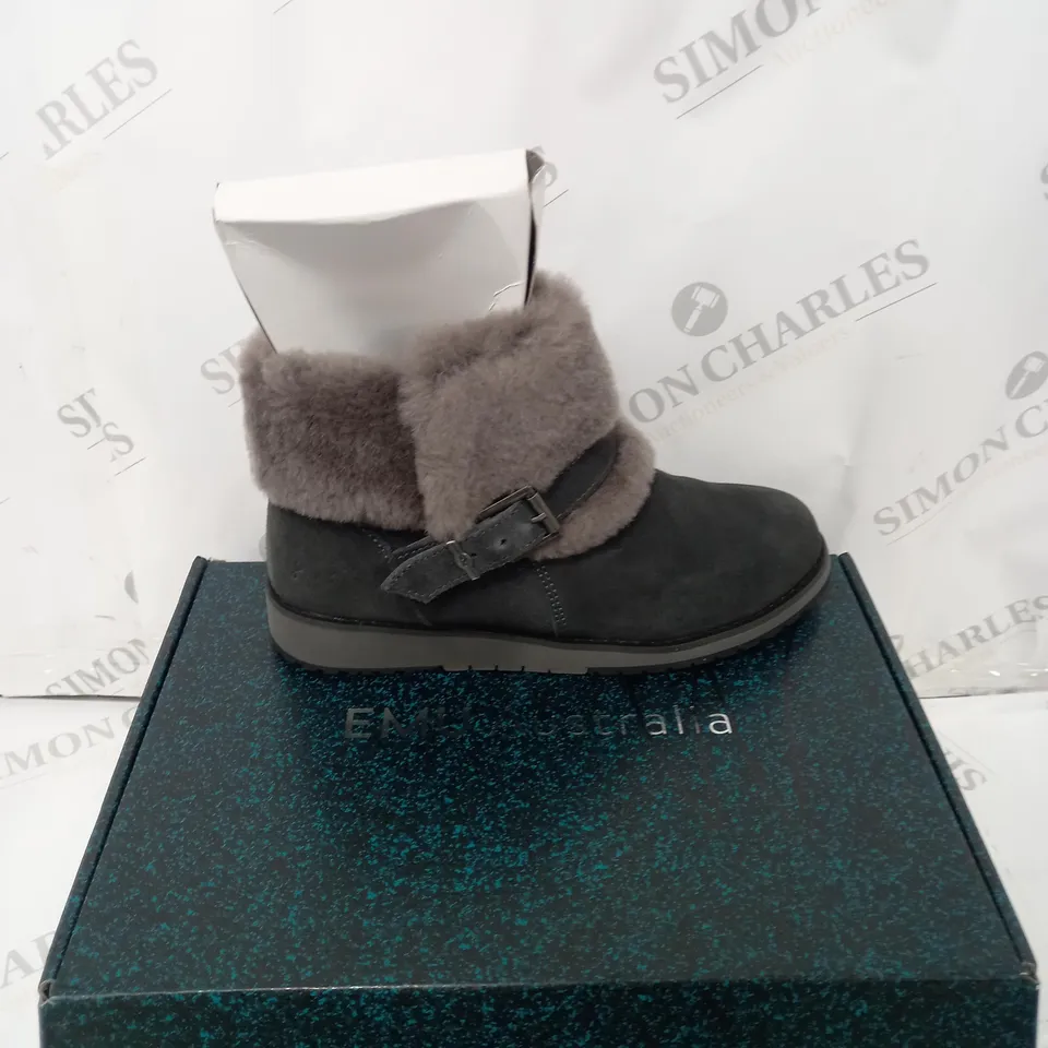 EMU AUSTRALIA OXLEY FUR CUFF ANKLE BOOTS, DARK GREY - SIZE 4