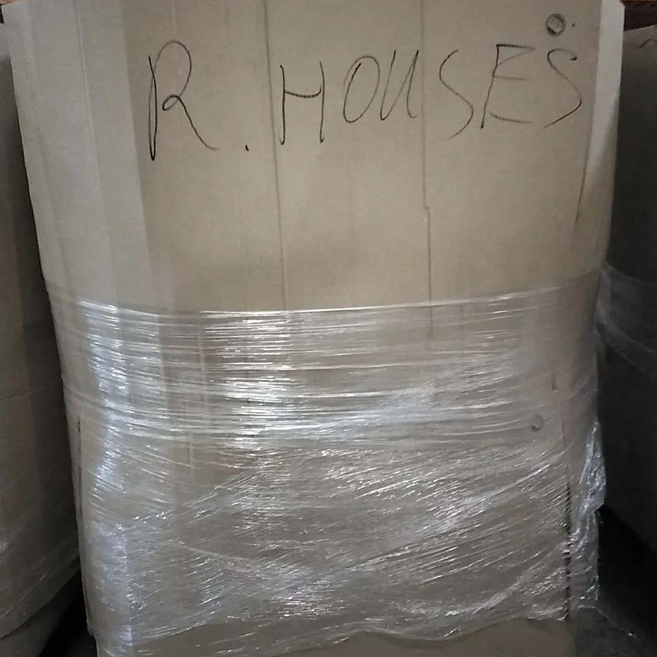 PALLET CONTAINING LARGE QUANTITIES OF HOSES