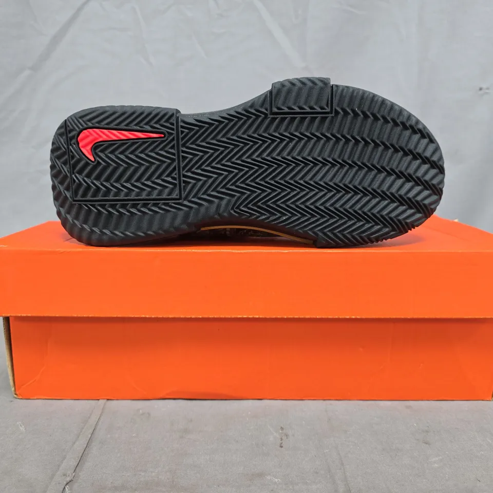 BOXED PAIR OF NIKE ZOOM GP CHALLENGE 1 'NAOMI OSAKA' TENNIS SHOES IN BLACK/BLUE/RED W. FLORAL DRAGON PATTERN SIZE UK 3.5