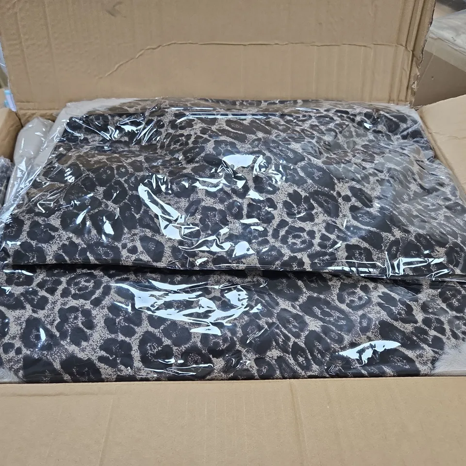 BOX OF APPROXIMATELY 20 TAMSY LEOPARD PATTERN DOUBLE LAYER FAUX FUR PONCHOS