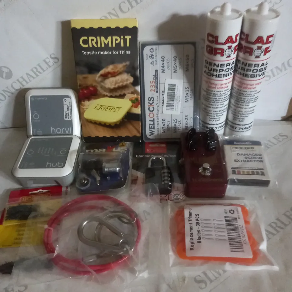 BOX OF APPROX 15 ASSORTED HOUSEHOLD ITEMS TO INCLUDE CRIMPIT TOASTER MAKER FOR THINS, COMBINATION PADLOCK, REPLACEMENT TRIMMER BLADES, ETC
