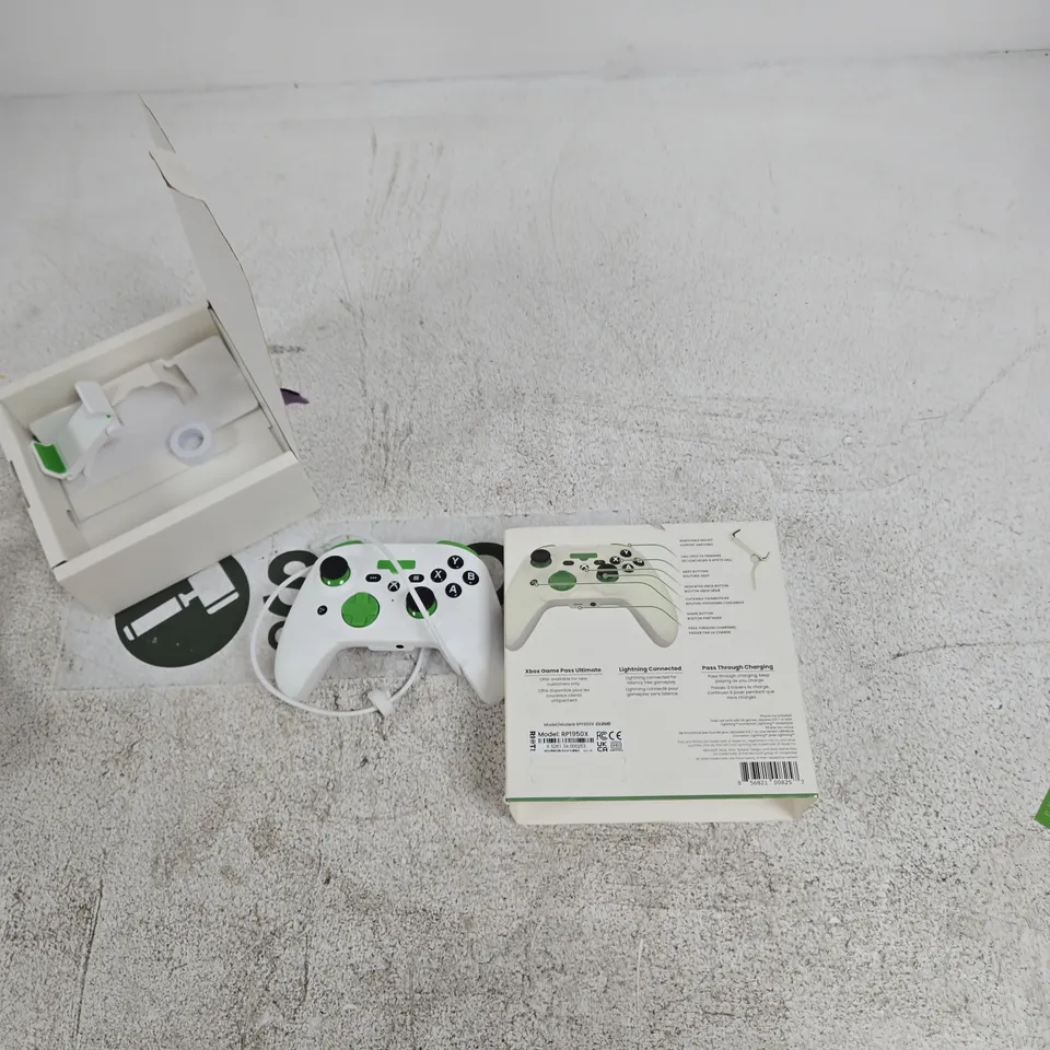 RIOTPWR GAME CONTROLLER – LIGHTNING CONNECTED FOR IPHONE/IPAD (BOXED)