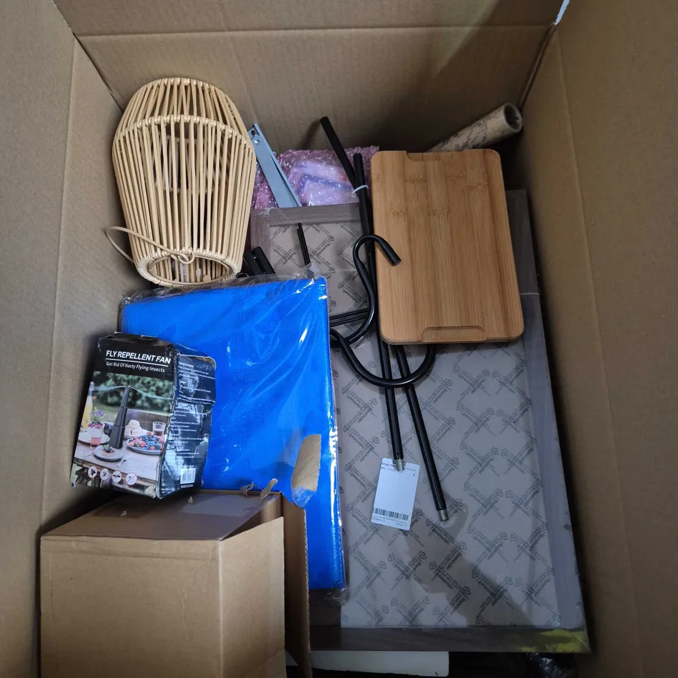 BOX OF APPROXIMATELY 15 ASSORTED ITEMS INCLUDING A PICTURE FRAME, A FLY REPELLENT FAN AND SOME WALLPAPER