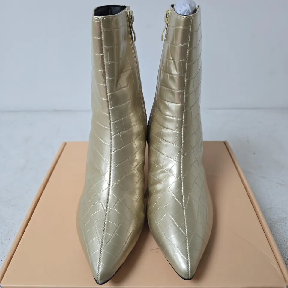 BOXED RAVEL CURRANS BOOTS, GOLD CROC - SIZE 5