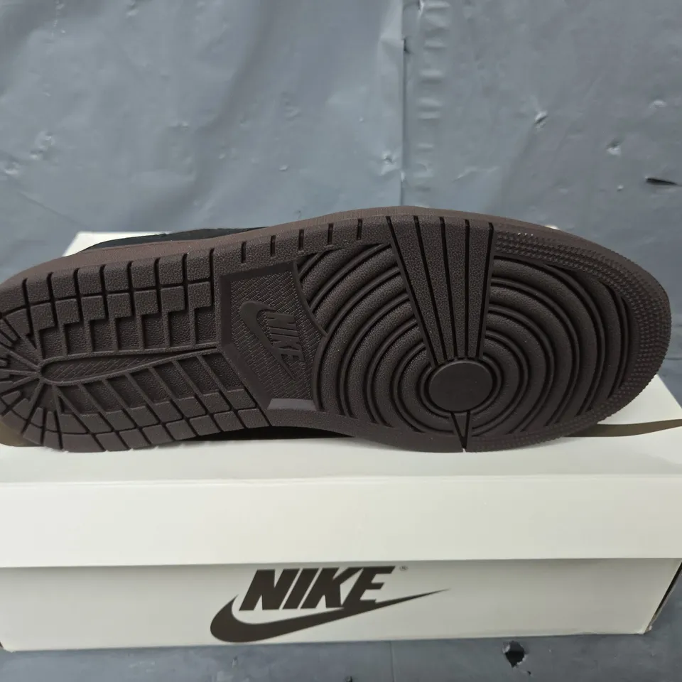 BOXED PAIR OF NIKE AIR JORDAN 1 LOW TRAINERS IN BROWN - UK 9