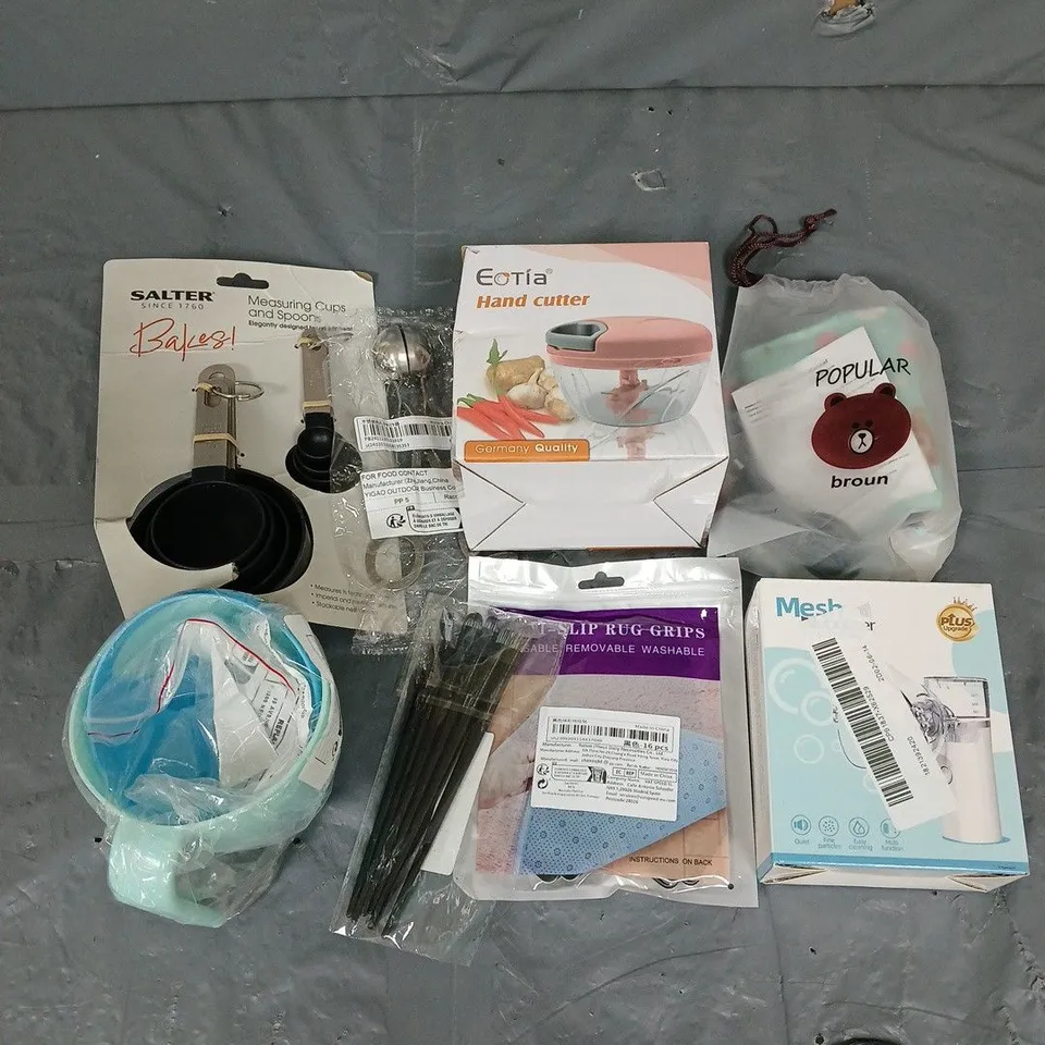 APPROXIMATELY 10 HOUSEHOLD ITEMS TO INCLUDE SALTER MEASURING CUPS, MESH NEBULIZER, HAND CUTTER, ETC