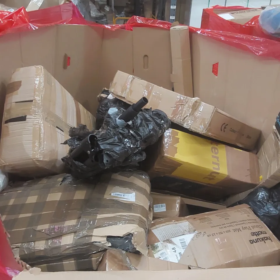 PALLET CONTAINING A LARGE QUANTITY OF ASSORTED ITEMS INCLUDING: FOLDING MATTRESS, MAT, FOAM ROLLER, SHOE RACK ECT