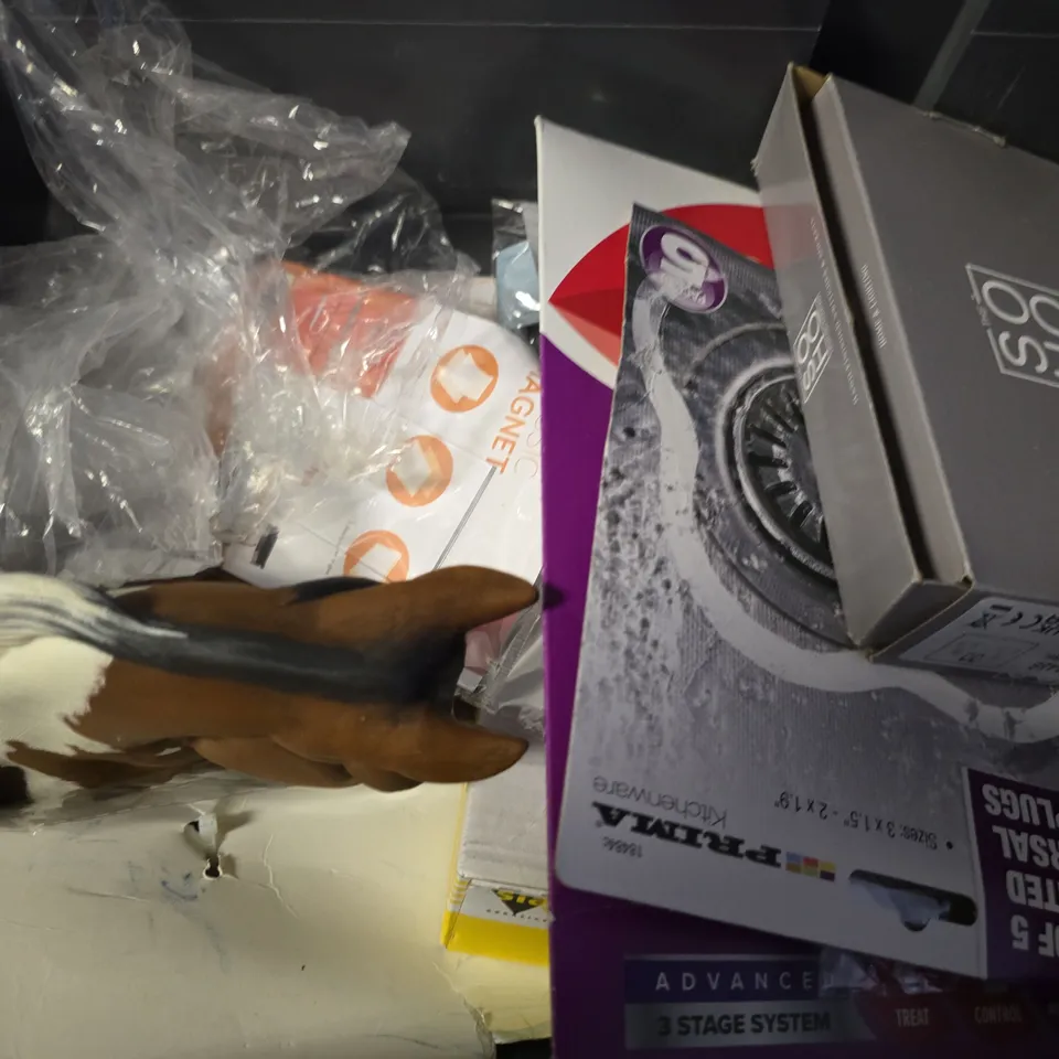 APPROXIMATELY 8 ASSORTED ITEMS TO INCLUDE - TIN FOIL BOWLS , 24 COLOURED PENCILS , ACANA MOTH KILLER ETC