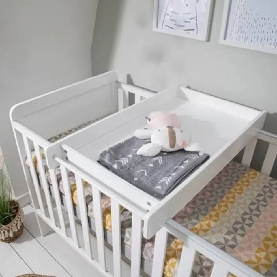 BOXED TUTTI BAMBINI RIO COT BED WITH COT TOP CHANGER - WHITE