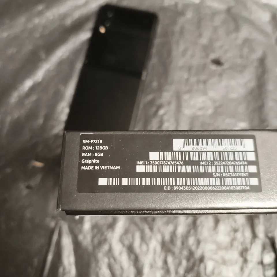 SAMSUNG GALAXY Z FLIP4 SMARTPHONE IN GRAPHITE – (SM-F721B)