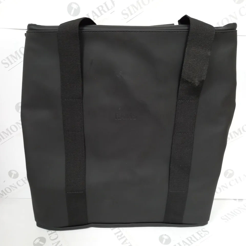 RAINS HILO WEEKEND DAY IN BLACK