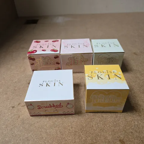 SET OF 5 ASSORTED PLOUISE SKIN PRODUCTS TO INCLUDE PLUMPING MOISTURISER, FRUIT BODY SCRUB ETC