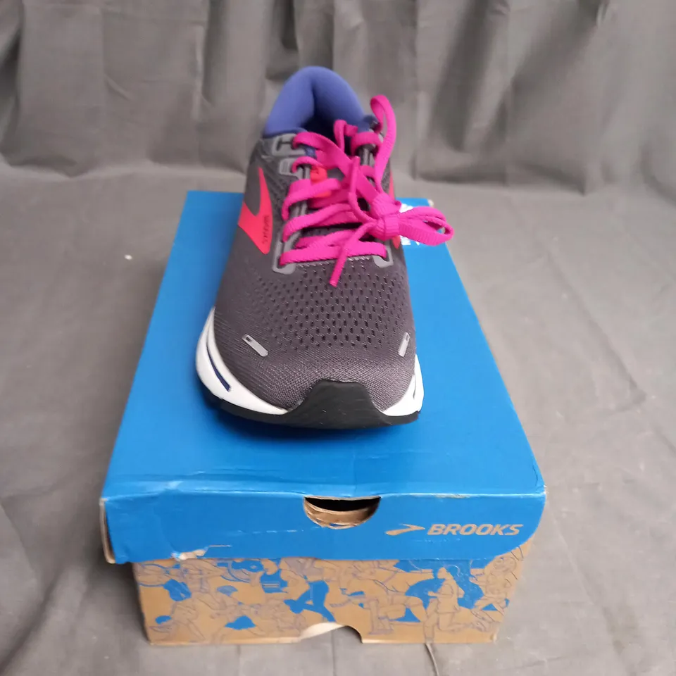 BOXED PAIR OF BROOKS GHOST 14 TRAINERS SIZE 6.5