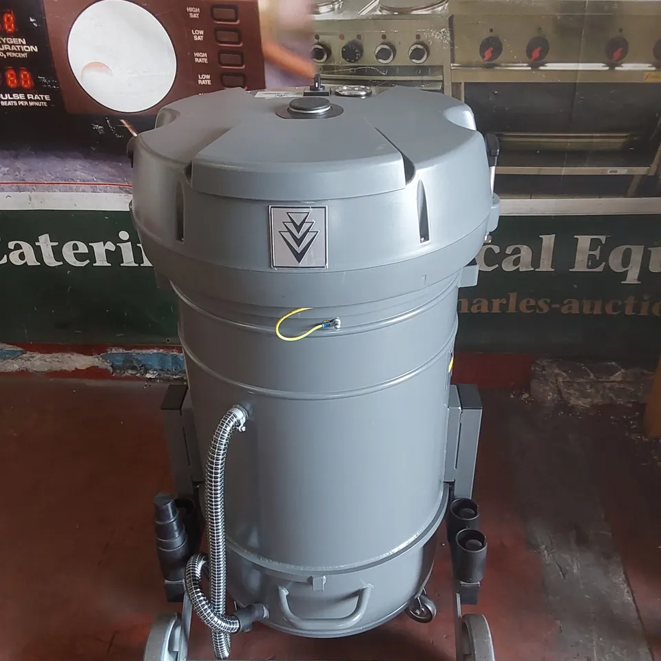 EX-DEMO KÄRCHER IVR 40/24-2 S/N 20260 INDUSTRIAL VACUUM CLEANER