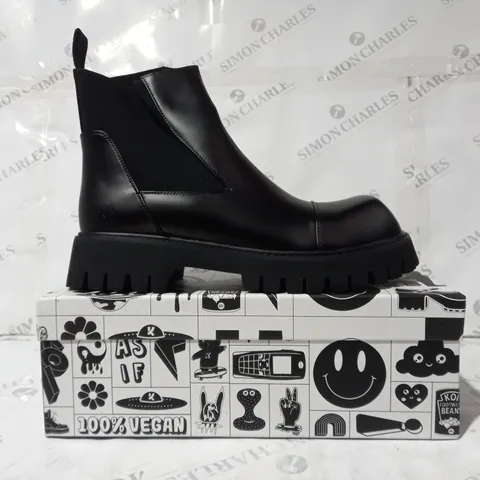 BRAND NEW BOXED PAIR OF KOI VEGAN LEATHER GIVER OF FREEDOM MEN'S SQUARE TOE CHELSEA BOOTS IN BLACK UK SIZE 11