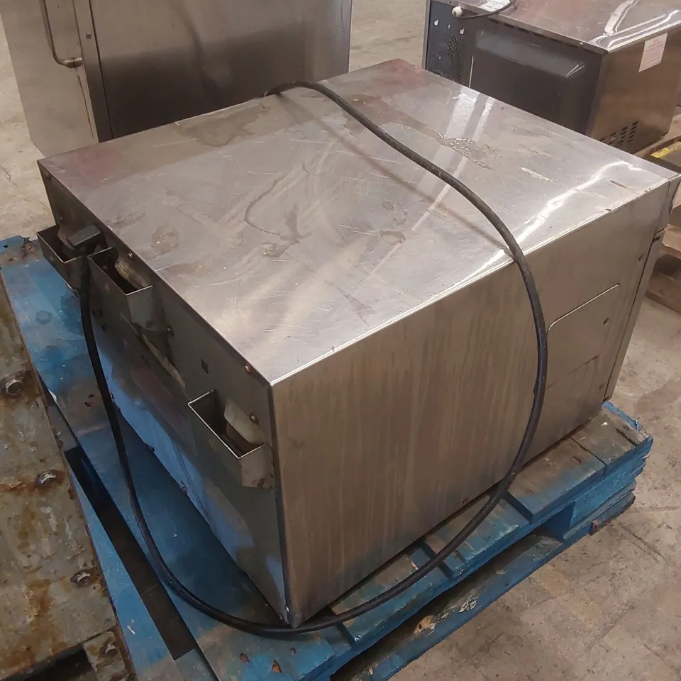 SAMSUNG CM1329 1300W COMMERCIAL MICROWAVE OVEN