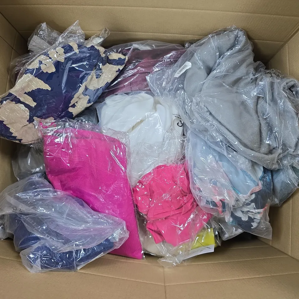 APPROXIMATELY 30 ASSORTED CLOTHING ITEMS IN VARIOUS SIZES, STYLES & COLOURS TO INCLUDE BRANDS SUCH AS LA MAREY, MUDFLOWER, TAMSY, ETC - COLLECTION ONLY