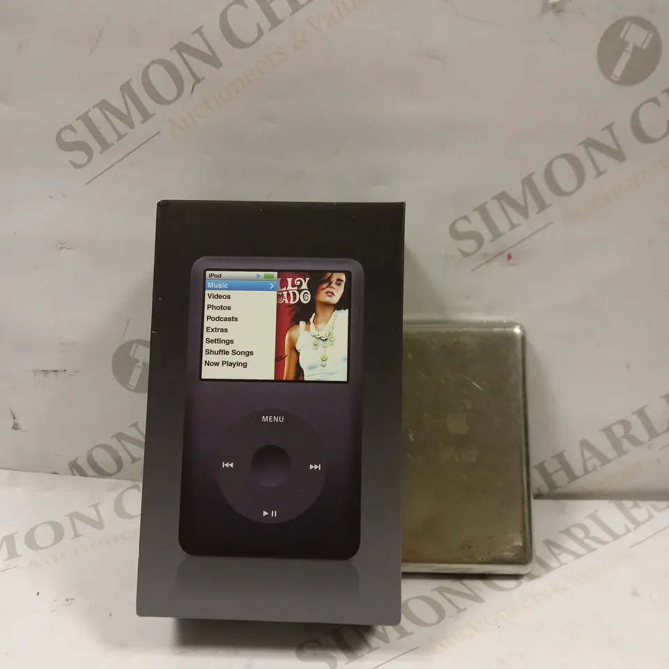 IPOD CLASSIC IN BLACK WITH SILVER BACK