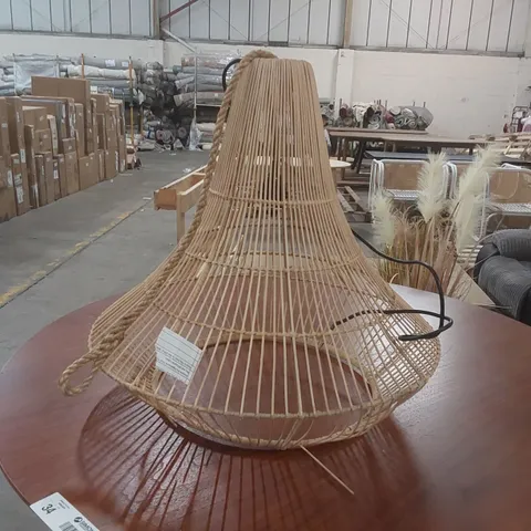 NATURAL RATTAN PENDANT LIGHT