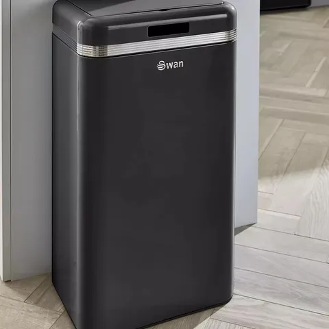 BOXED SWAN RETRO 45L SQUARE SENSOR BIN