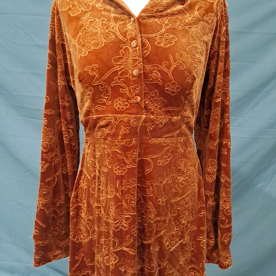CIDER VELVET DRESS IN BURN SIENNA SIZE MEDIUM