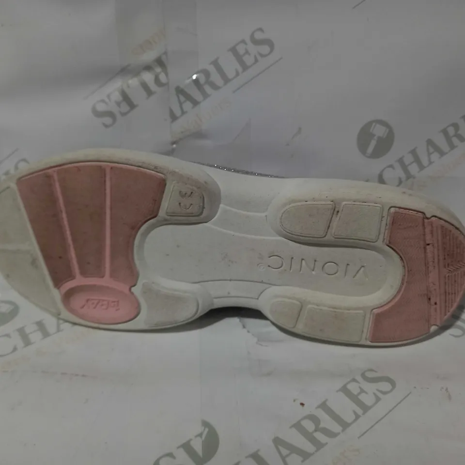 BOXED PAIR OF VIONIC KALLIE BALRNA IN GREY SIZE 5.5