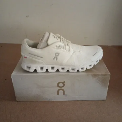 BOXED PAIR OF ON CLOUD 5 IN WHITE - UK 9