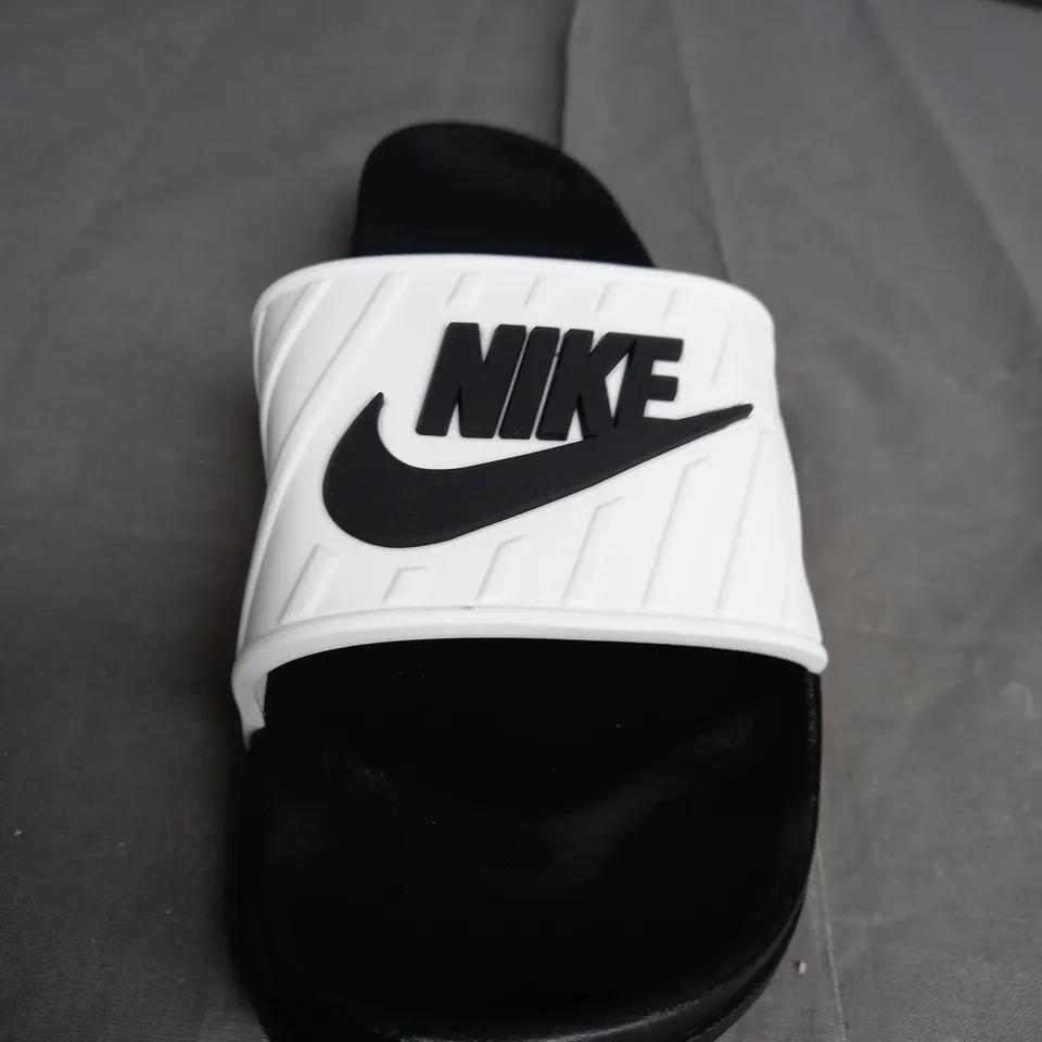 PAIR OF NIKE BLACK AND WHITE SLIDERS SIZE EU 39