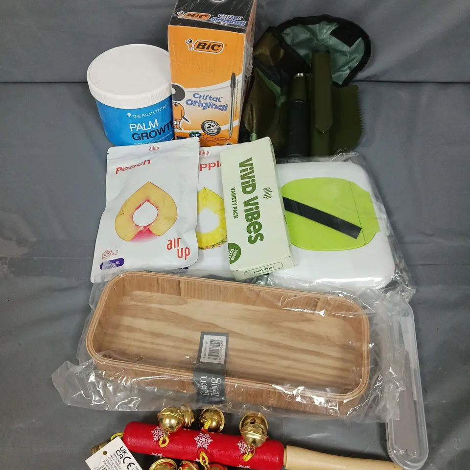 APPROXIMATELY 15 ASSORTED HOUSEHOLD ITEMS TO INCLUDE - BIC PENS - CHRISTMAS JINGLE STICK - AIR UP PODS - ETC