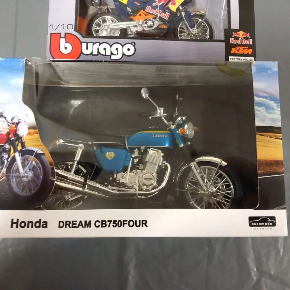 TWO MODEL MOTORCYCLES TO INCLUDE; HONDA DREAM CB750FOUR AUTOMAX PEMIUM AND BURAGO RED BULL KTM FACTORY RACING 1/18